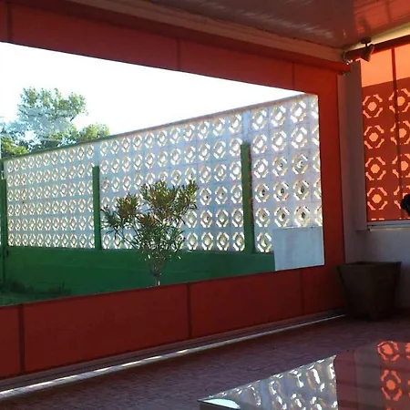 Bonito Bungalow Con Jardin En Playa Nerga Дом отдыха Ио